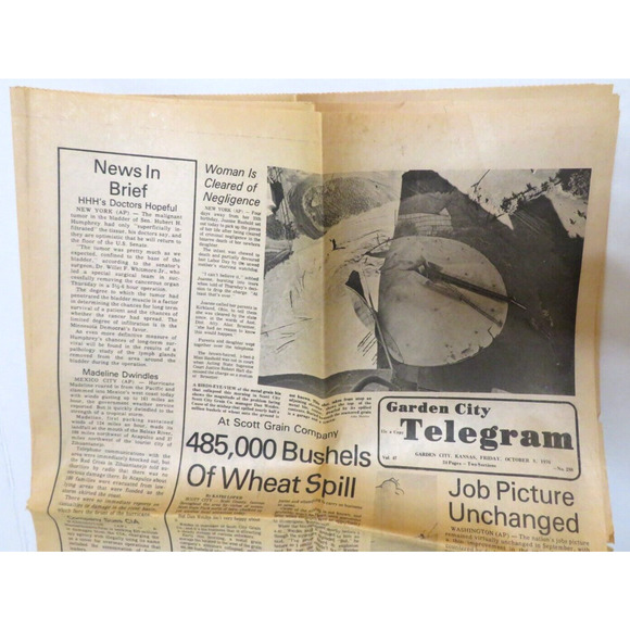 Vintage 70s Kansas State & Las Vegas Lot of Postcards Photos Magazines Newspaper - Picture 7 of 16